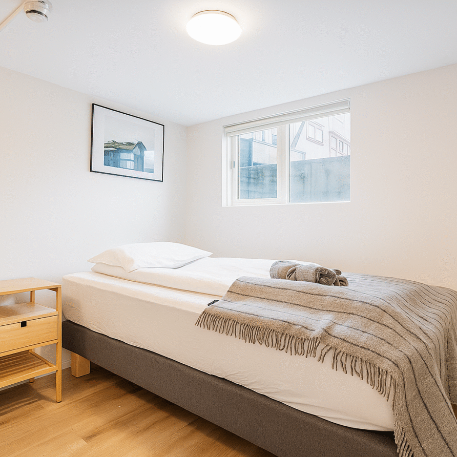 Single Room Private Bathroom @ The Ísafjörður Inn