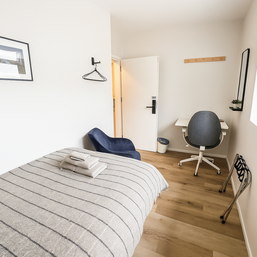 Single Room Shared Bathroom @ The Ísafjörður Inn