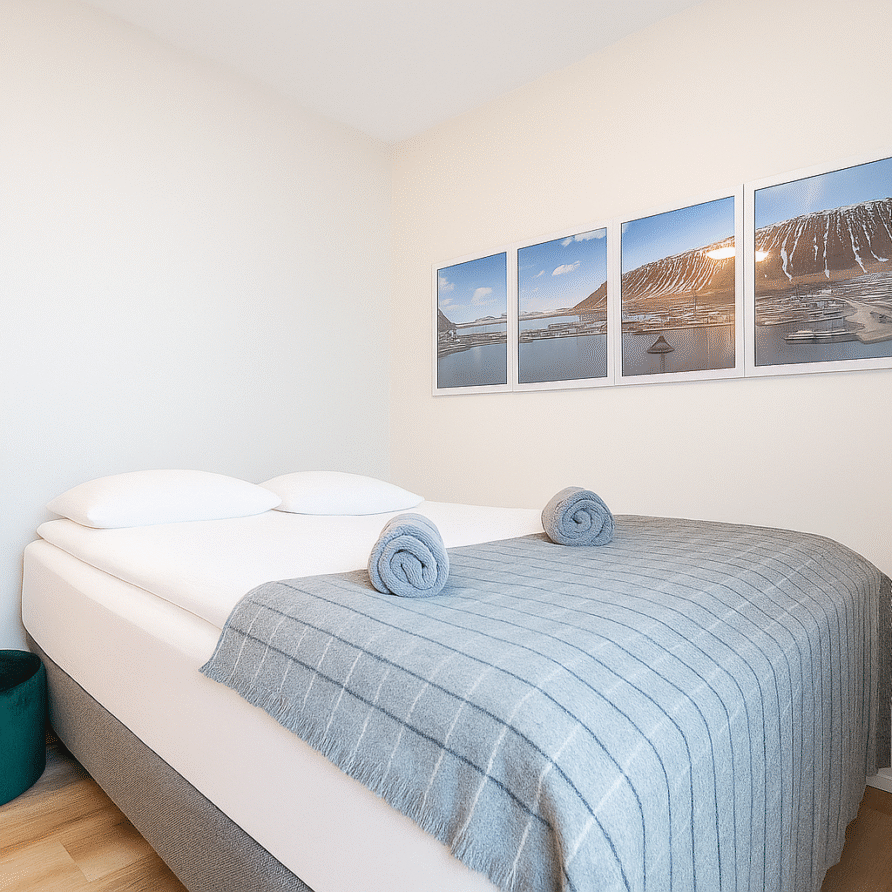 Double Room Private Bathroom @ The Ísafjörður Inn