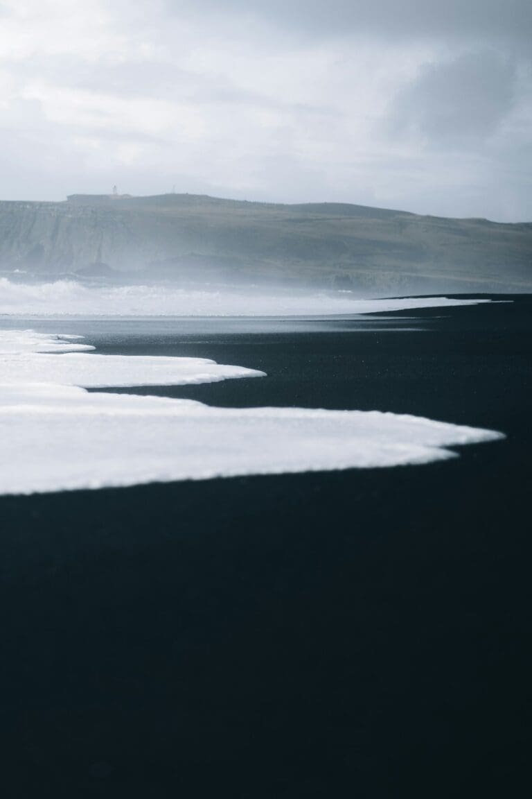 How to choose the calmest hot tub time in Landmannalaugar without sacrificing daylight sightseeing