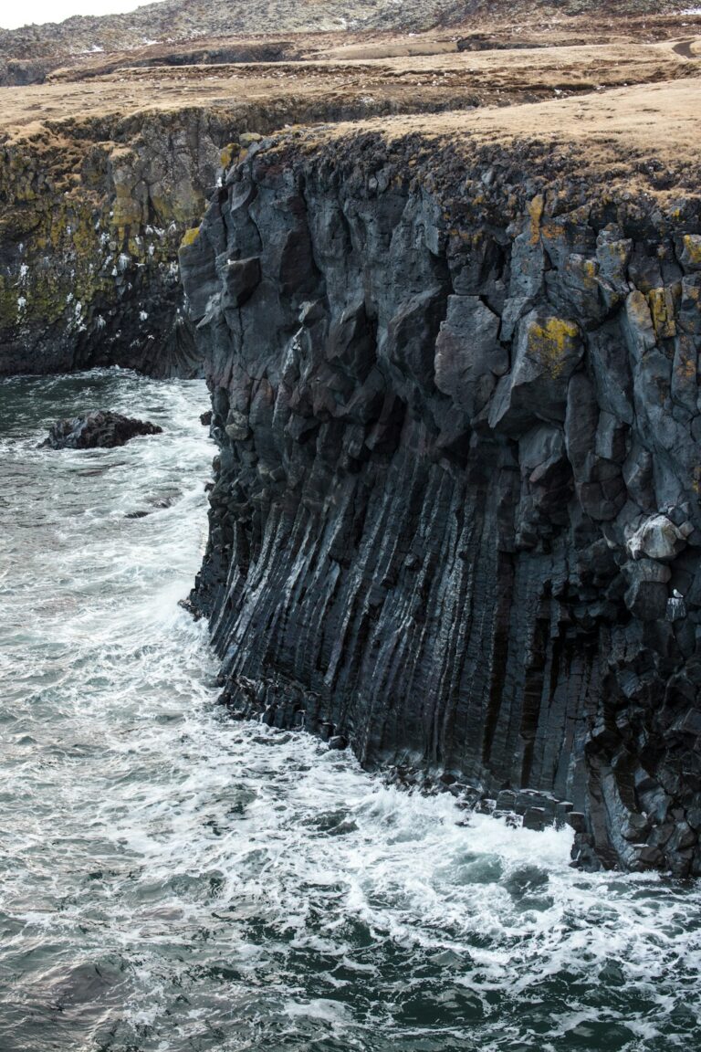 Monday, March 16, 2026 – Hvítá Greets Visitors with a Crisp –4 °C Morning and Clear Skies
