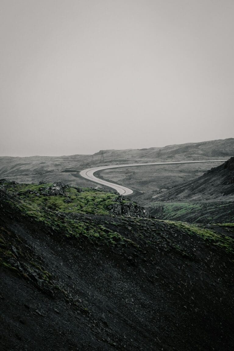 How to plan a shoulder season driving day from Reykjavík using the ‘forecast + road status’ double-check