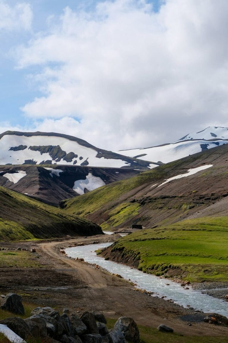 How to use the SafeTravel app for digital nomads in Reykjavík: alerts, travel plan, and GPS share