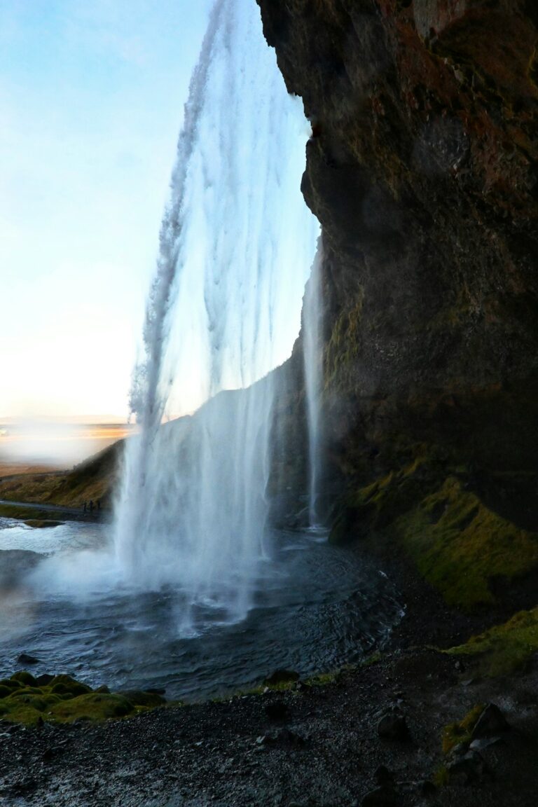 March 17, 2026 – Ísafjörður Wakes Up to –1.4 °C, Cloudy Skies & Light Snowfall