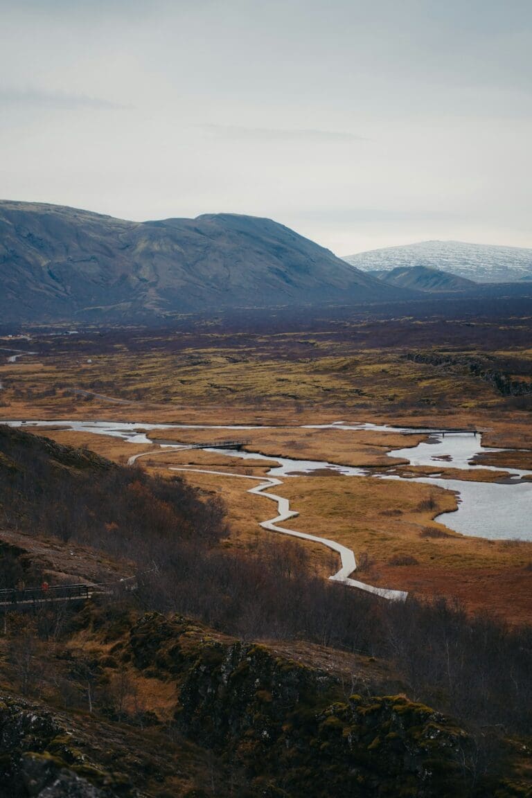 How to use the SafeTravel app for families with kids in Borgarfjörður: alerts, travel plan, and GPS share