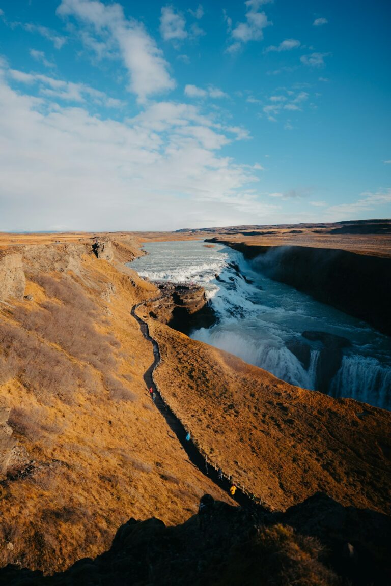 April 2, 2026 – Mostly Overcast and Windy (3 °C, 54 km/h) at Hvítá