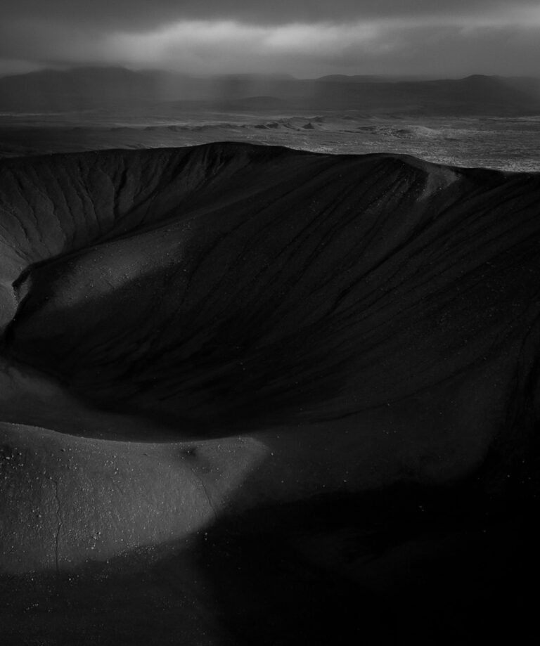 April 10, 2026 – Overcast and Calm in Stykkishólmur: 0.5 °C with a Gentle Breeze