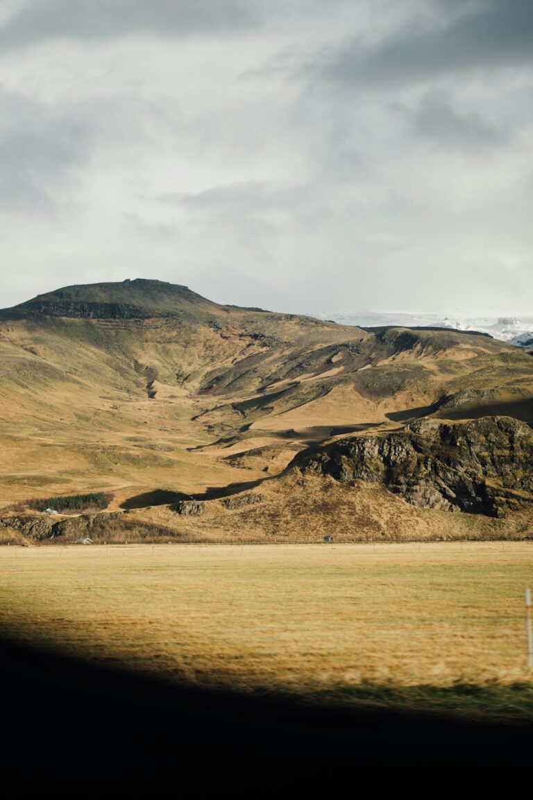 Saturday, April 11, 2026 – Hvítá Morning: –6.3 °C, Light Winds & Broken Clouds