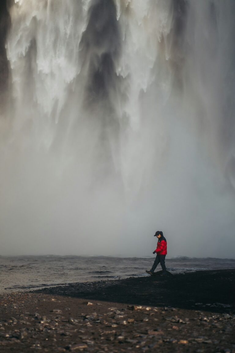 April 2, 2026 – Hvítá Sees Crisp −0.3°C with Full Cloud Cover and Light Snow