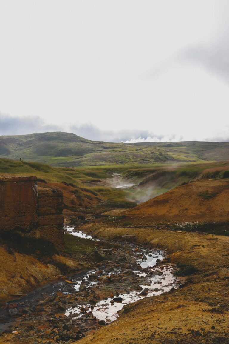 Friday, April 10, 2026: Cool 1.1 °C and Light Breezes Under Cloudy Skies at Hvítá