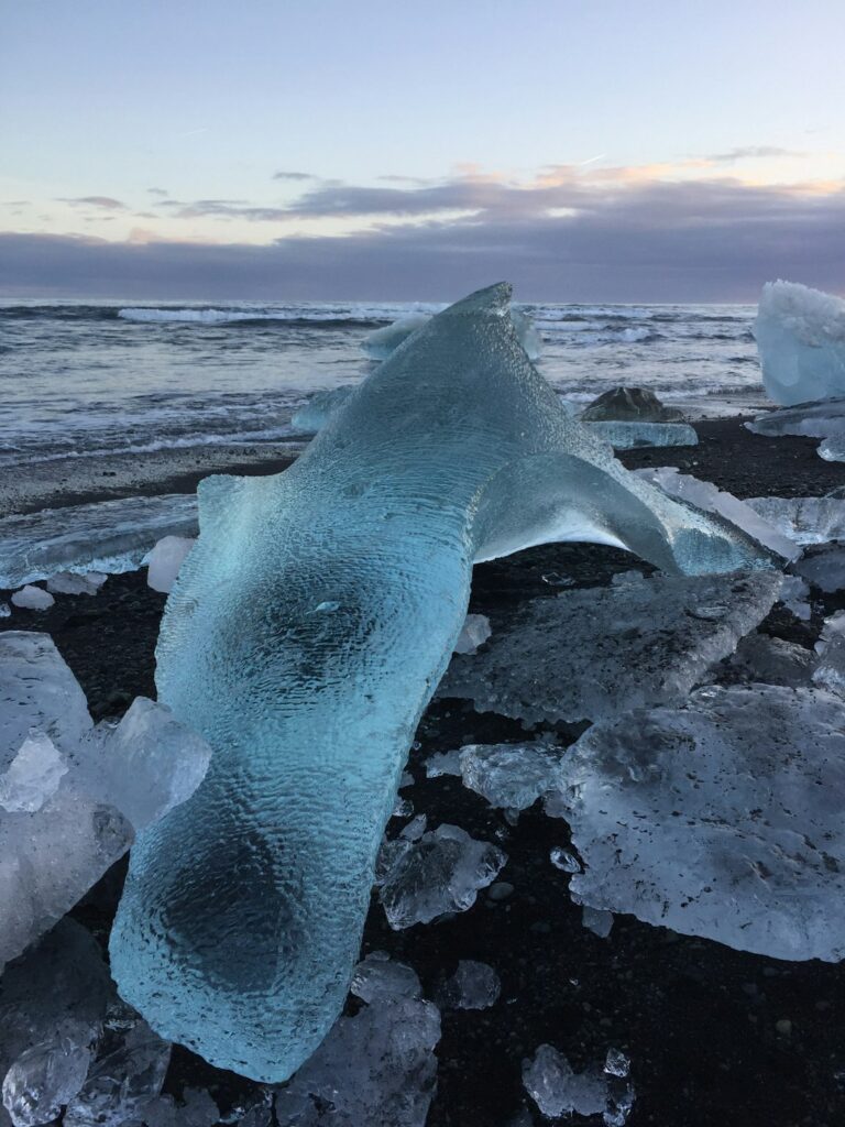 April 1, 2026 – Ísafjörður Wakes to Crisp Arctic Air (–2 °C) Under Partly Cloudy Skies