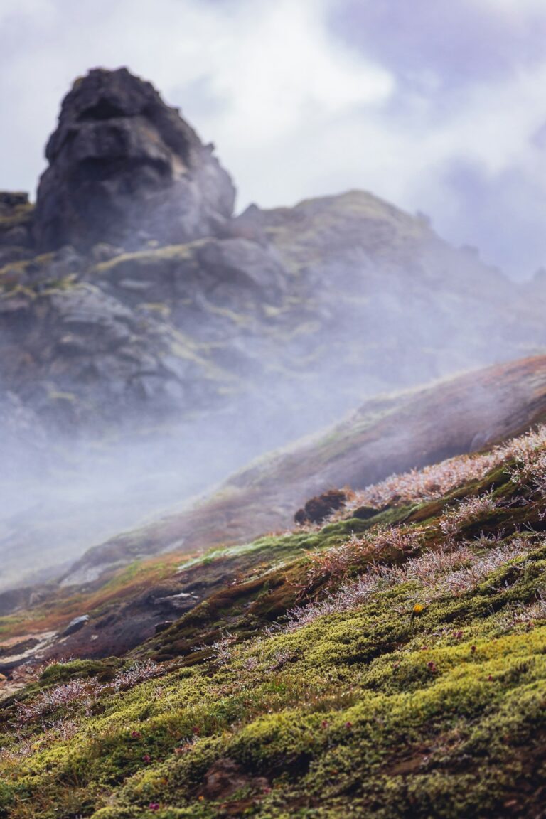 April 9, 2026: Ísafjörður Sees Cool 3.4 °C, Thick Clouds and a Gentle Breeze