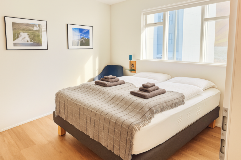 Room – Double with Shared Bathroom