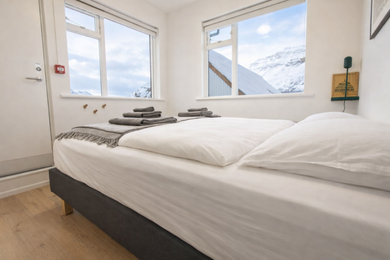 Room – Double with Private Bathroom