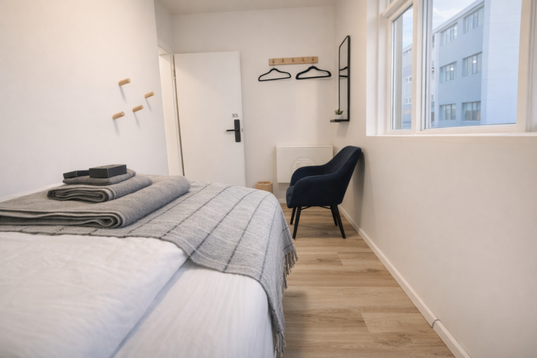 Room – Single with Shared Bathroom