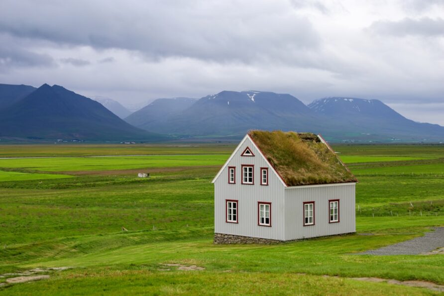 How to Explore Iceland’s Countryside Responsibly