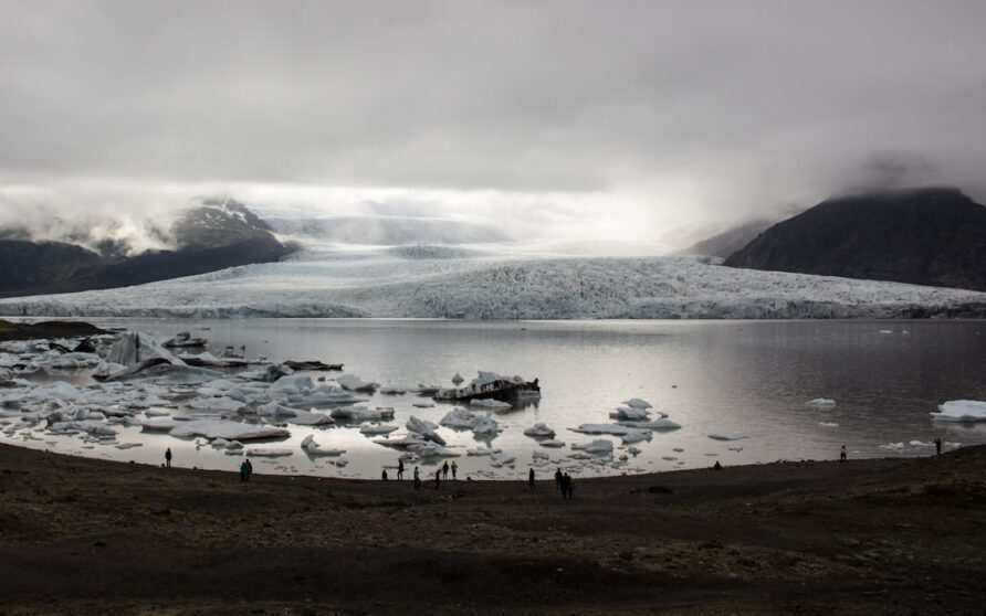 Avoiding Crowds in Iceland